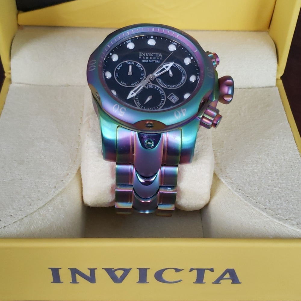 INVICTA Mens 52 mm watch Excellent Condition.